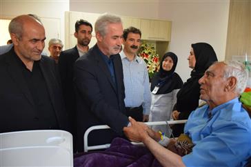 عیادت استاندار آذربایجان شرقی از کریم مردانی آذری خیر بیمارستان ساز