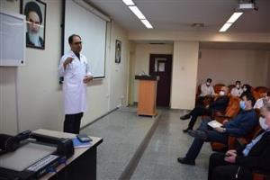 در جلسه بررسی 45 روز مقاومت در برابر کرونا عنوان شد:   روزانه بیش از 1000 ماسک N95 در بیمارستان امام رضا(ع) استفاده می شود