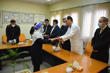 قدر دانی از کادر درمان توسط اعضای هیئت موکب العباس تبریز