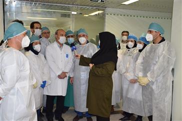 دیدار رئیس دانشگاه علوم پزشکی با کادر آزمایشگاه مرکز