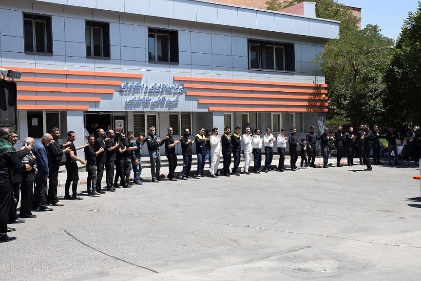 عزاداران حسینی در روز تاسوعا درکنار بیماران بخش انکولوژی شهید قاضی حاضر شدند