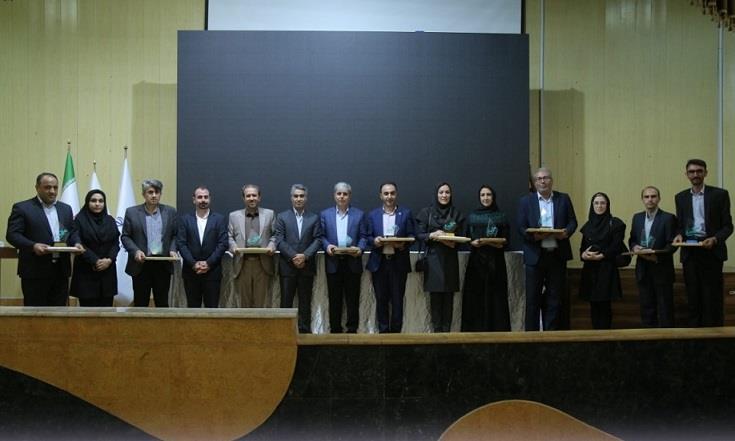 مدیر روابط عمومی بیمارستان امام رضای تبریز در جشنواره هنر هشتم تندیس سیمین گرفت