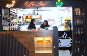 ایجاد کافی شاپ در بیمارستان امام رضا (ع)  به منظور سهولت در تامین مواد خوراکی بهداشتی