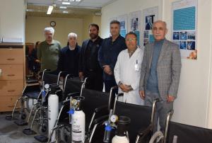 اهدای پنج دستگاه ویلچر و چهار عدد کپسول اکسیژن 10 لیتری به بیمارستان امام رضا(ع)