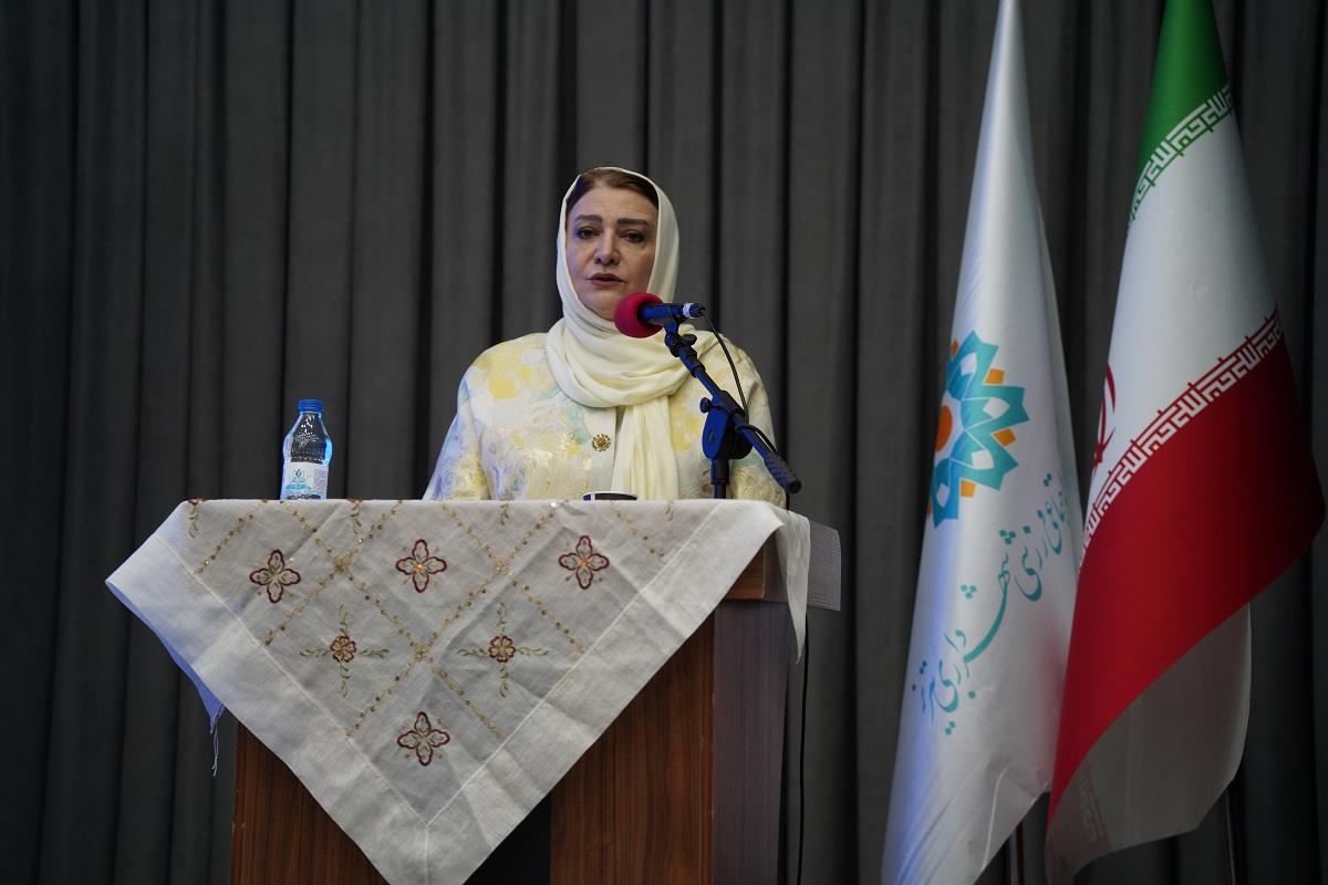 حضور زنان در مدیریت نظام سلامت ، آموزش عالی و نهادهای اجتماعی و مدنی بستر ساز تدوین سیاست های رشد نخبگان سلامت است.