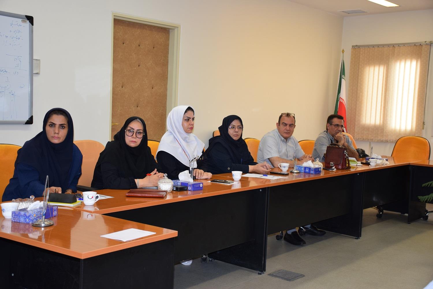 نشست تیم مدیریتی مرکز امام رضا(ع) با مدیر واساتید گروه آموزشی نفرولوژی دانشگاه علوم پزشکی