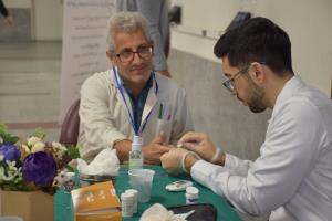 غربالگری قند خون و آموزش دیابت در مرکز امام رضا(ع) به مناسبت هفته ملی دیابت