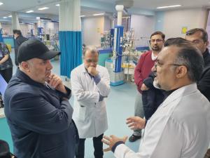 عیادت رئیس دانشگاه علوم پزشکی تبریز از مصدوم حادثه حمله سگ‌های بلاصاحب و صدور دستورات درمانی ویژه