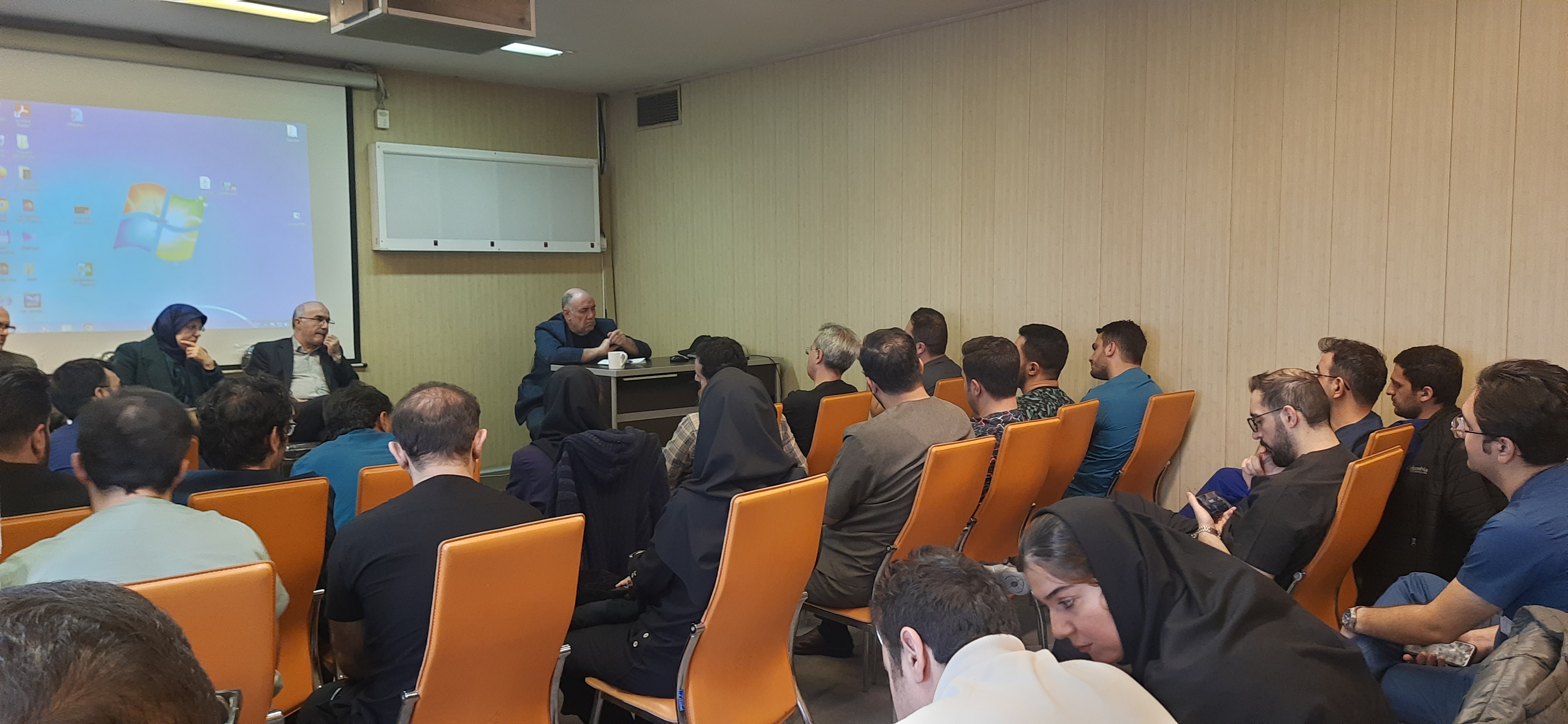 دیدار رئیس دانشگاه علوم پزشکی تبریز با رزیدنت‌های جراحی مرکز آموزشی درمانی امام رضا (ع)