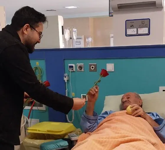 تبریک روز پدر به بیماران دیالیزی توسط همتایاران سلامت روان دانشگاه علوم پزشکی